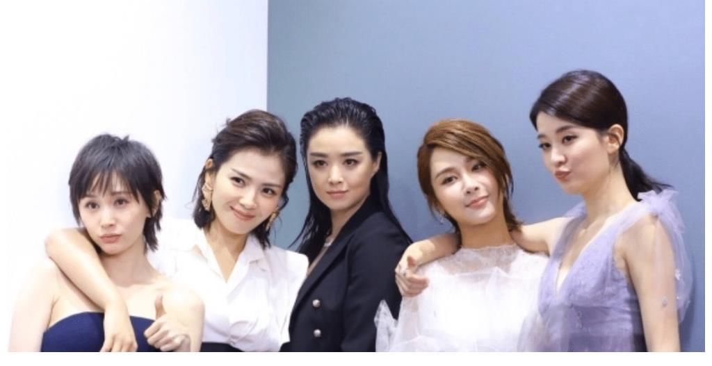 邱瑩瑩|楊紫、蔣欣高度還原《歡樂頌》, 而她無戲可演, 就因為說了那句話