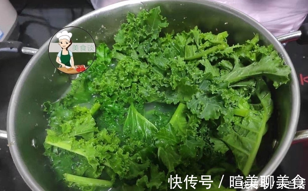 煮鲫鱼汤时，加点此菜，清香鲜甜还补钙，秋燥天要多吃，老少皆宜