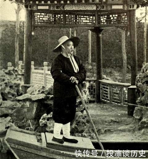 老照片|老照片:袁世凯在老家捕鱼,康有为的众多妻妾,抱着孩子站成两排