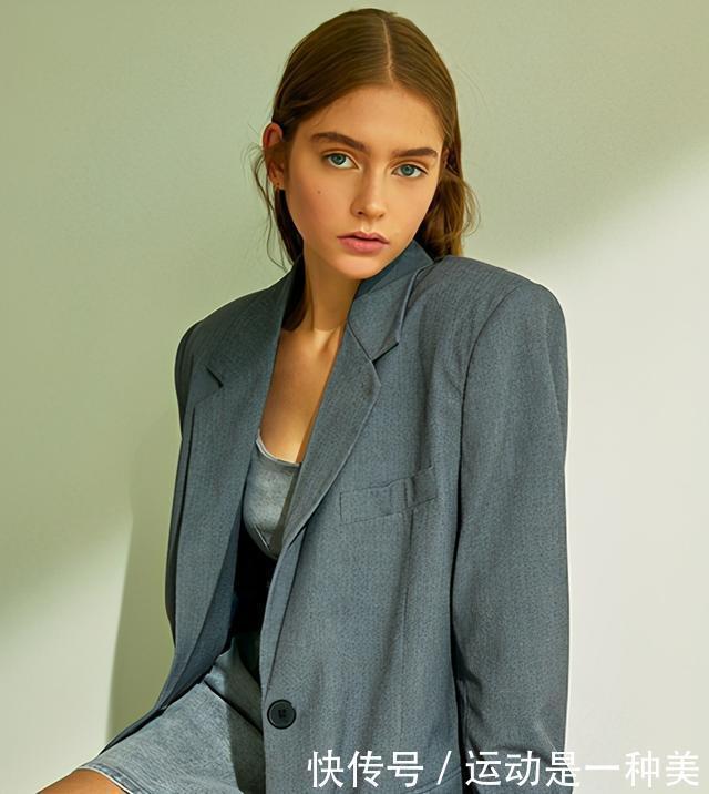 会打扮的女人,秋天未必要买太多衣服,选对“颜色”就能提升气质