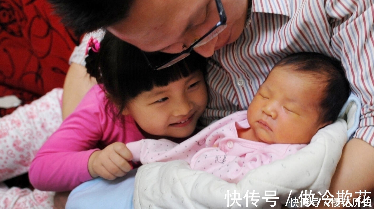 哥哥|哥哥一亲近妹妹,妹妹却莫名哭闹,妈妈掀开妹妹衣服失声痛哭