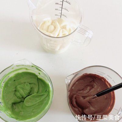 吉利丁|做法简单免烤箱｜双色抹茶可可慕斯蛋糕
