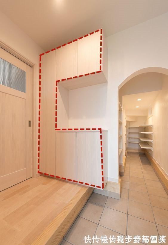 玄关处|日本的玄关设计太值得学习了，下沉5公分，柜子一半悬空一半落地