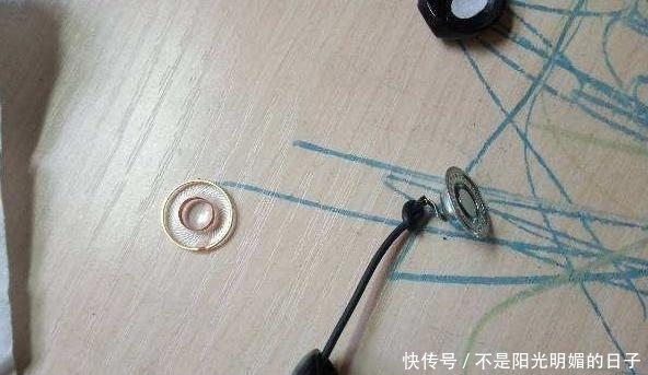 亲戚|熊孩子弄坏亲戚耳机，妈妈不以为然，看到发票瞬间不说话了