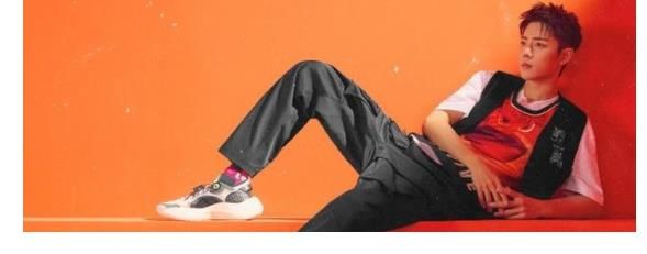 顧醫(yī)生|肖戰(zhàn)俯臥撐以一敵三，荷爾蒙爆棚，運動風(fēng)大片帥出了新高度