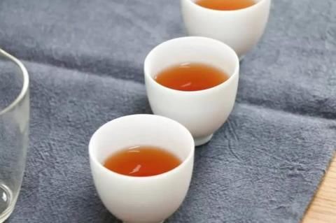 并发症|血压偏高的人，医生建议少吃这6种食物，看一下你家还有吗？