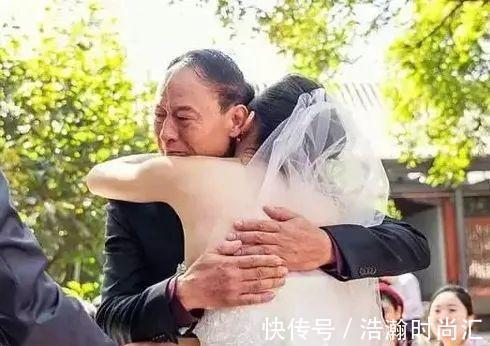 小棉袄|“转账爸爸”火了,老父亲能有多宠女儿?聊天记录让网友酸掉大牙