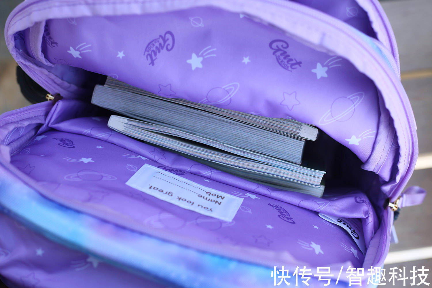 魔术贴 一千多的书包用着啥感受?居然能靠变形陪伴孩子成长