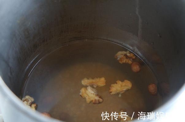 早餐热饮别总牛奶豆浆，4种杂粮一起打，营养充足精力充沛