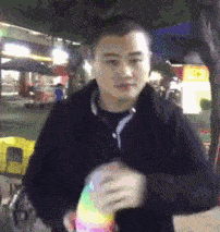 |搞笑GIF:你可能不相信,大妈就是靠一个脸盆过的科三