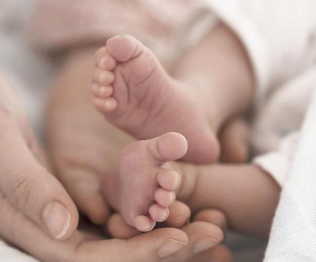 儿科医生|宝宝到底能不能光脚,儿科医生发话了!现在看到还不晚