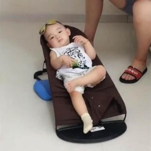 小周|妈妈出门逛街,爸爸在家独自看娃,回到家后的一幕让宝妈笑喷