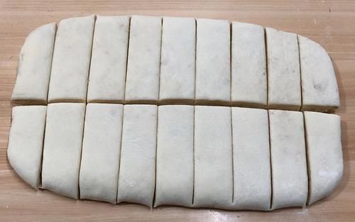 用面粉和白芝麻做脆饼,酥香掉渣,层层薄如纸,做1次吃3天省事