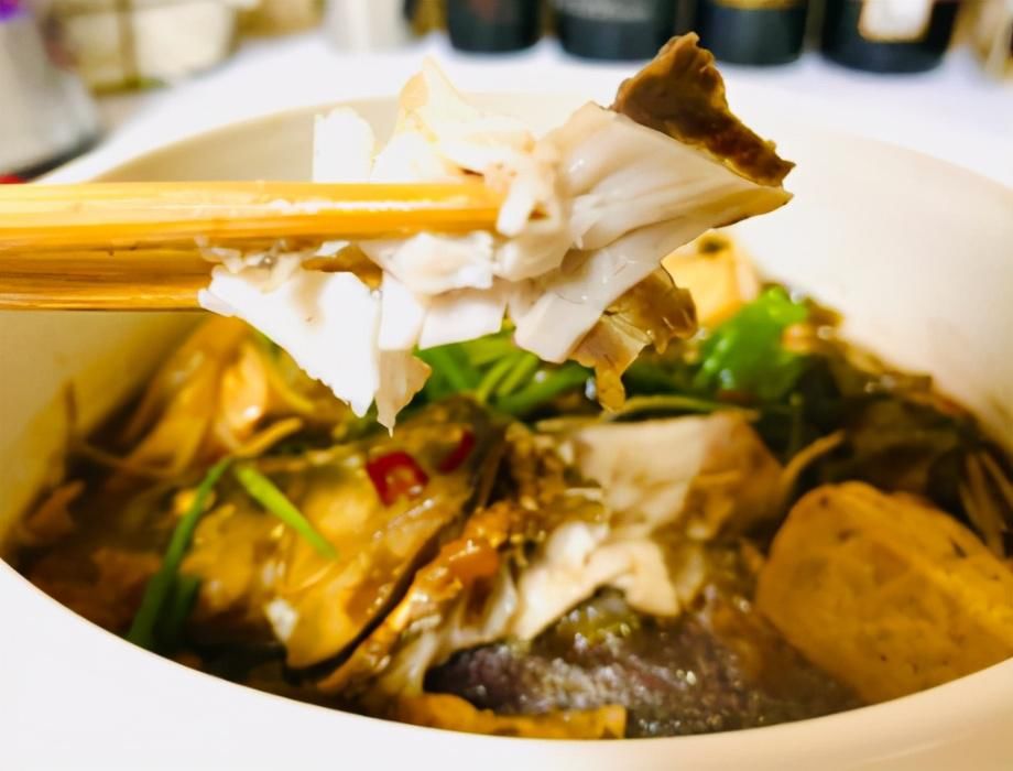  连汤|草鱼我家从不清蒸，放鸡蛋液里裹一裹，出锅解馋过瘾，连汤也不剩