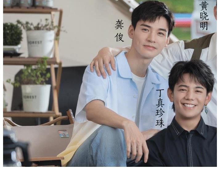 向往生活|《中餐厅5》放映时间以出!全员海报亮相,龚俊坐在最边上!