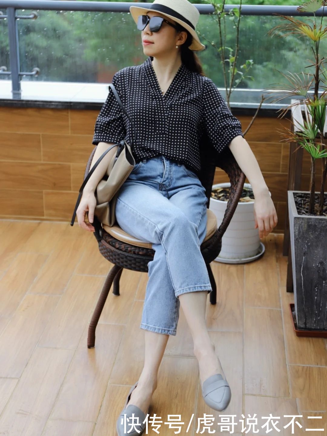 气质|品味出众的50岁女人，夏季穿衣都有这4个共同点，简约优雅显气质