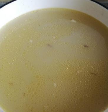 不是放根大骨就是高汤！老师傅教你正确做法，高汤醇香浓郁，真鲜