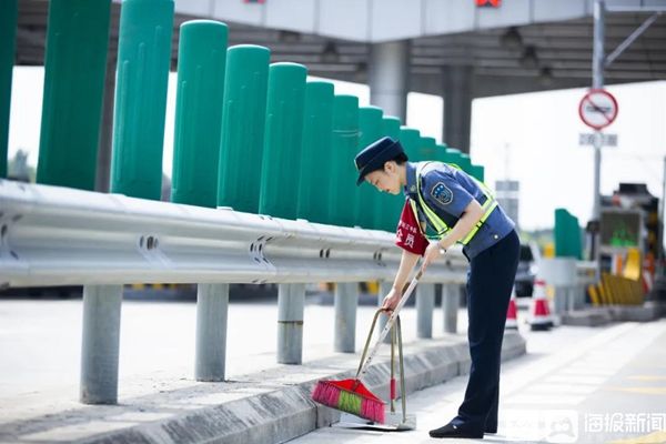 绽放在烈日下的临沂高速人|图说坚守 | 新闻记者