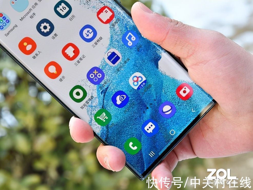 全新一代|6.8英寸巨屏四边等宽，三星Galaxy S22 Ultra上手图赏