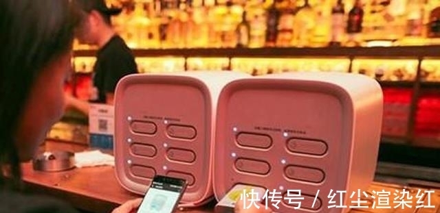 充电宝|电费不到四块每天，价格却三年涨四倍，共享充电宝算得什么账？