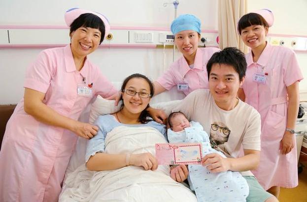 姓氏|爸爸姓“左”,妈妈姓“右”,给女儿取的名,全家都赞不绝口