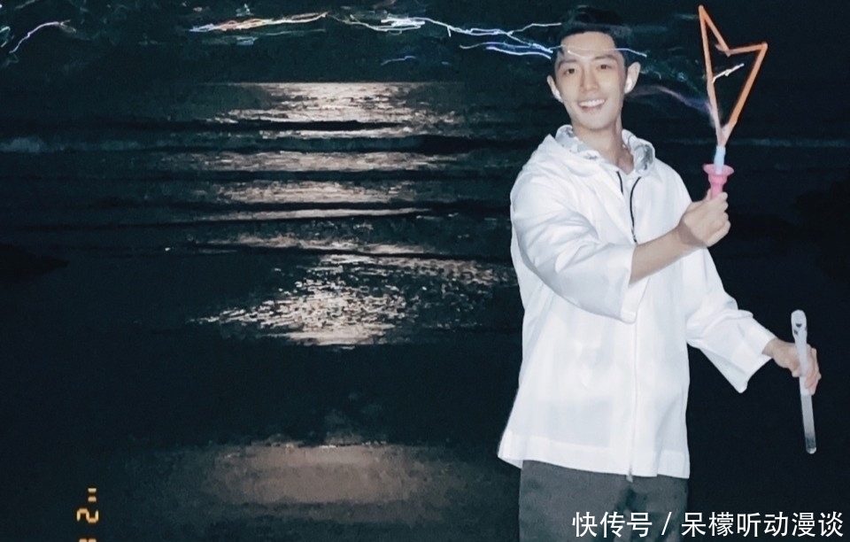 cp 肖战话剧如梦之梦场外:博君一肖CP粉大喊口号,用王一博周边应援