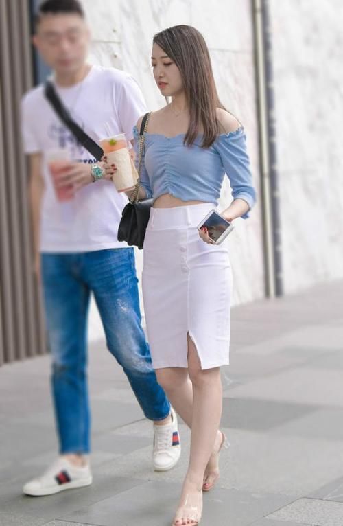 洋气白裙的穿搭，既清新大方，带来优雅卓越的魅力