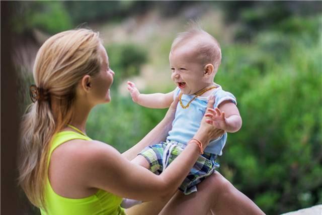 宝宝|现在的孩子都聪明,5个月宝宝就会喊“爸爸”了对不起拖后腿了