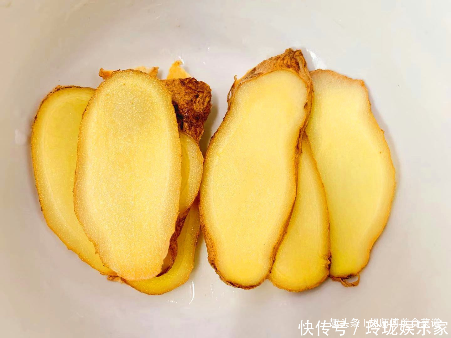 體內(nèi)濕氣|生姜和“它”是天生一對,每天喝一碗,排出體內(nèi)濕氣,腰肢變細(xì)了