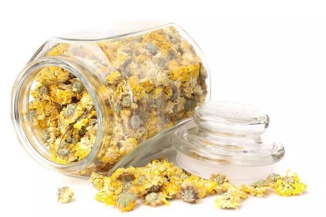 枸杞泡水|枸杞泡水喝，别犯两个错，不然营养都浪费了！但怎样吃更好