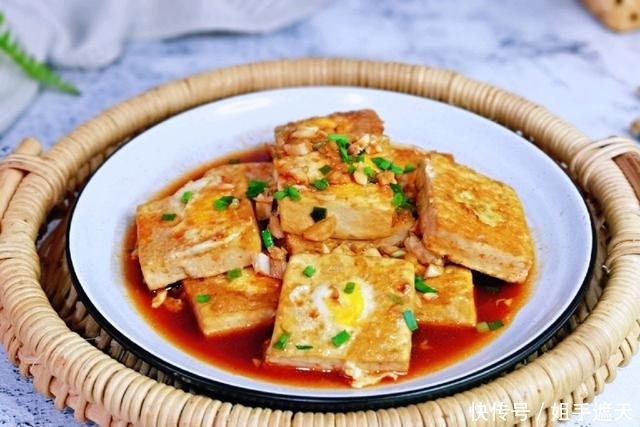 在线|豆腐加蛋,换一种“煎法”,豆腐洞里放“小蛋”,口感营养双在线