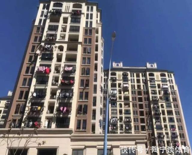 阳台|发现一户高层这样晾衣，做法让人大开眼界，大家学学，轻松晾晒