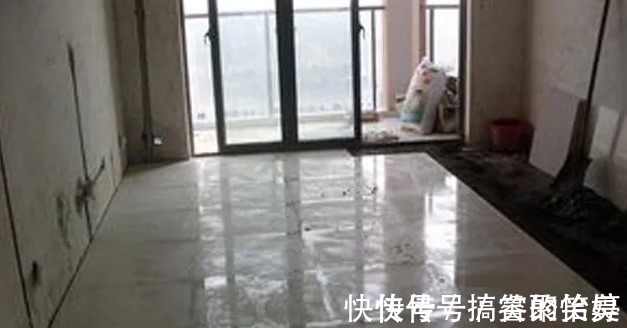 装修|新房装修到底是先铺砖还是先包门？很多人都做错了，装错房呀