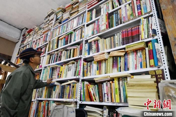 李桂兰&长春两代“旧书摆渡人”：让旧书继续传递墨香