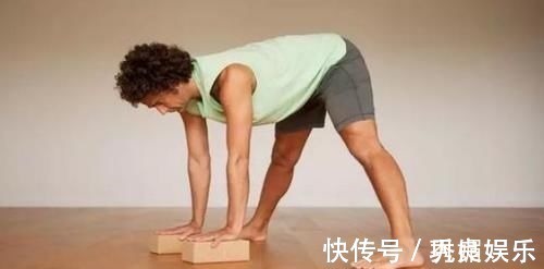 膝盖|7个基础瑜伽体式，很多人都难做好，超详细体式讲解，值得你收藏