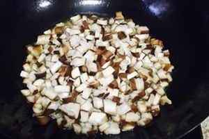 香菇|香菇肉酱自己做,做一次吃10天,能拌面能下饭!