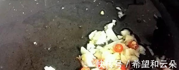 性价比|秋季性价比最高的菜,1元1大把保护视力还养人,简单一炒就美味!