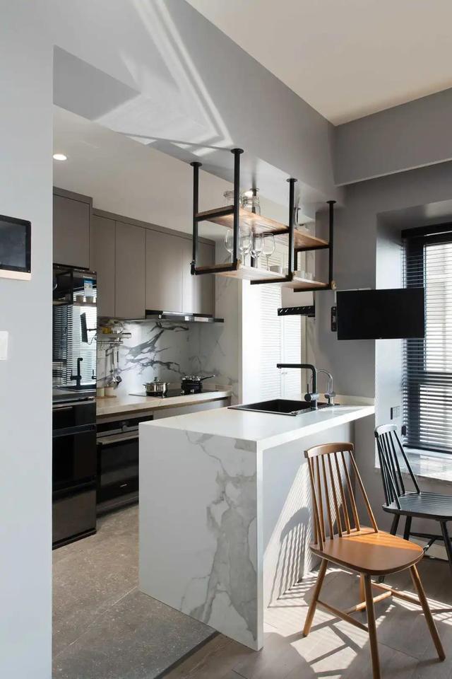 黄铜色|她家130平的新房，满足了我对家的一切期待，全屋干净利落超有品