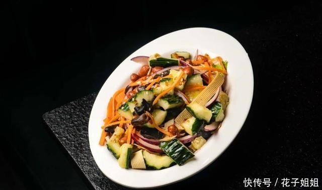 串串|暖暖的羊蝎子煲,还能快乐撸串!