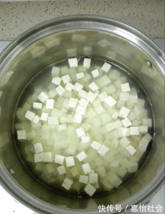 开胃菜|香椿拌豆腐，开胃解馋，味道鲜美