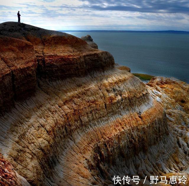 山坡|神秘的新疆中藏着一座“海上魔鬼城”，绵延10余里，堪称人间奇景