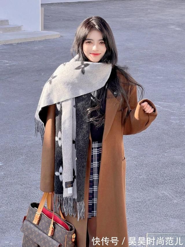 画家帽 冬日温柔风穿搭,还得是大衣+围巾更合适,保暖时尚又不挑年龄