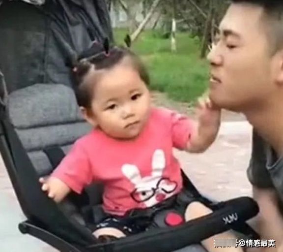舅舅|帅气舅舅偷亲小外甥女,宝宝接下来举动,忍不住笑出声