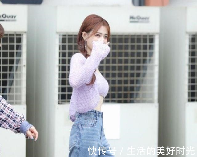 露脐装|徐璐上节目玩起BM风,穿露脐装露出小蛮腰,美得像漫画里的人物!