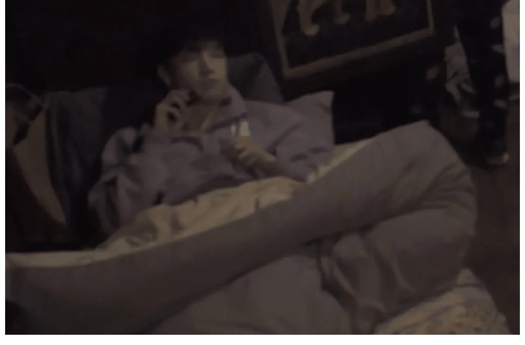 何炅|黄磊，何炅，张艺兴一行人不睡觉，集体素颜爬起来冒着雨抢购