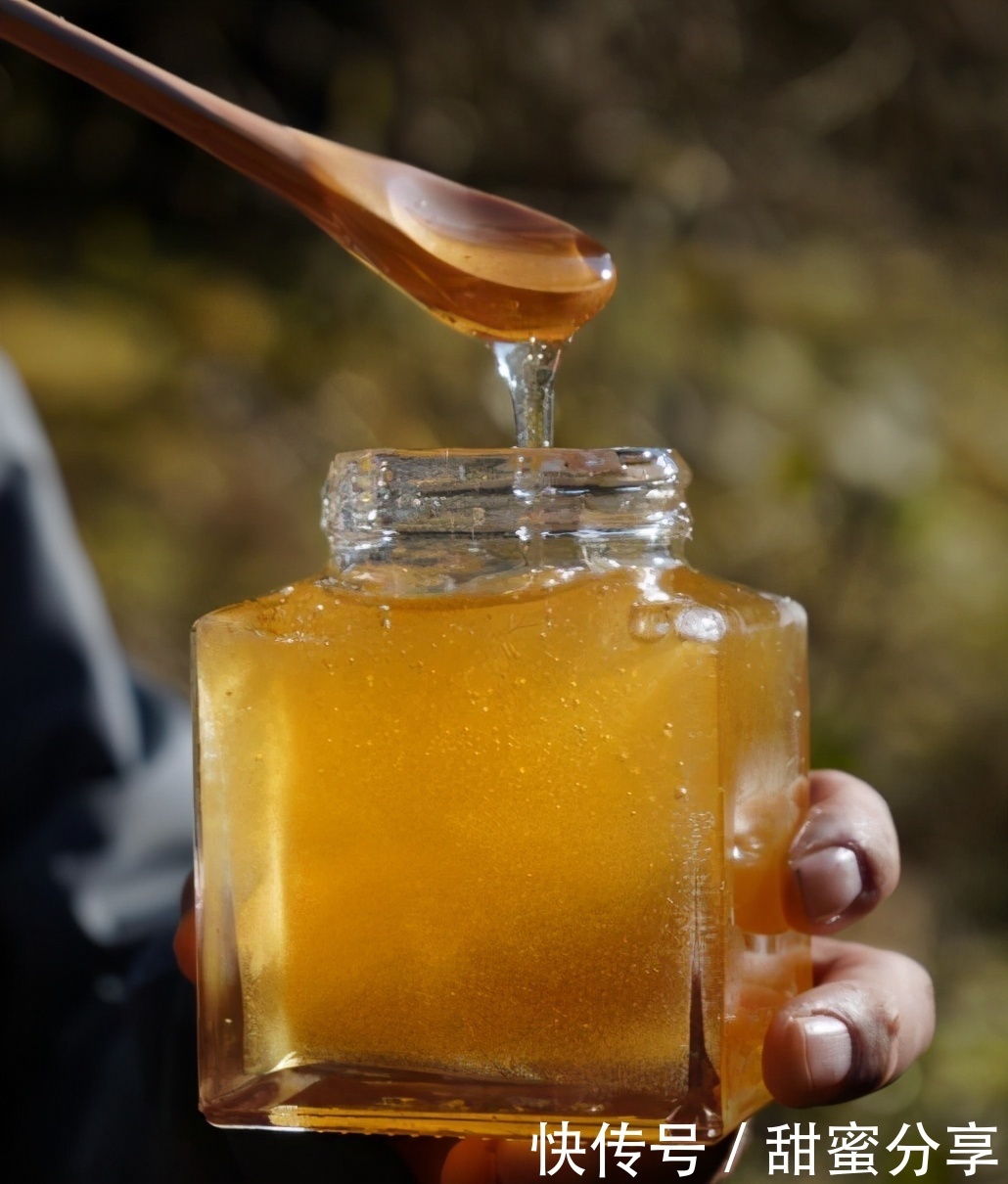 蜂蜜水|成人吃蜂蜜一天多少为宜?蜂蜜常用量应该多少?
