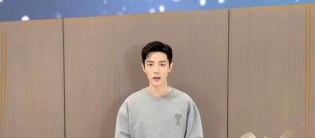 北京卫视|时隔一年肖战再次致敬医护人员,去年登台无宣发如今助力节目宣发!