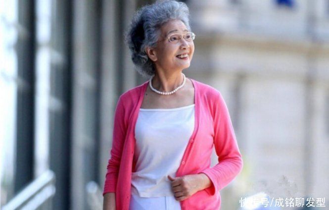 短发|为什么六十岁女人都喜欢短发?发质发量气质变了,短发利落又减龄