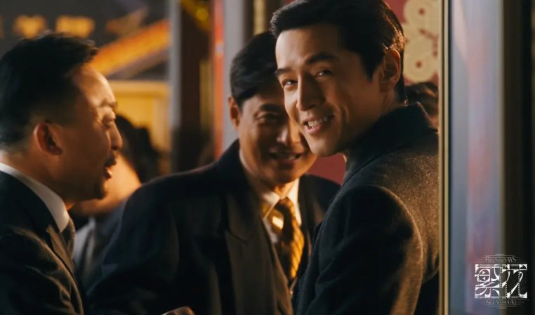 繁华背后泪目不断，北上广生活故事引人共鸣：带泪下载时代变迁的见证 (繁华背后是)