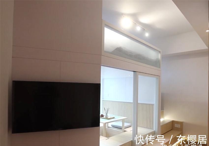 小两口|小两口买下21㎡婚房，巴掌大的家挤出“双客厅”，生活去繁从简